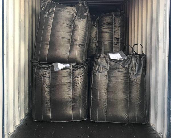 Than hoạt tính cải tính và viên nhôm oxit được giao đến cảng Thượng Hải